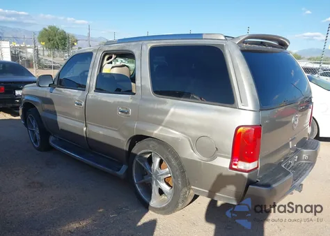 2002 Cadillac Escalade Standard z USA, uszkodzony, nr VIN 1GYEK63N62R229236